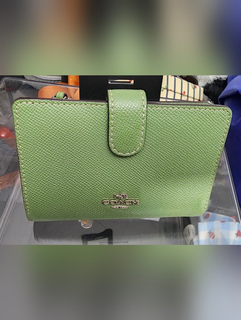 COACH Green Leather Medium Corner Wallet